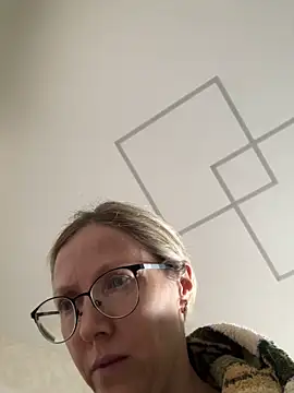 Snapshot of angelmommu chatting on 10/23/25, 06:23 angelmommu online show from 10/23/25, 06:23