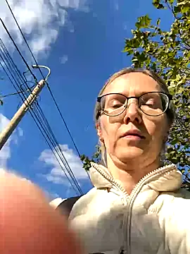 Snapshot of angelmommu chatting on 11/02/25, 11:56 angelmommu online show from 11/02/25, 11:56