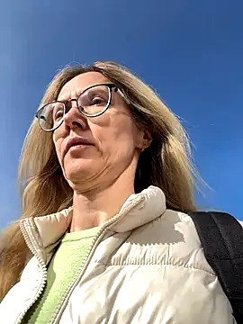 Snapshot of angelmommu chatting on 11/03/25, 10:16 angelmommu online show from 11/03/25, 10:16