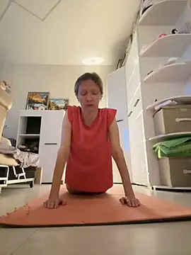 Snapshot of angelmommu chatting on 11/05/25, 04:23 angelmommu online show from 11/05/25, 04:23