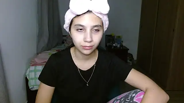 Snapshot of mia__lopez_ chatting on 09/23/25, 05:10 mia lopez online show from 09/23/25, 05:10
