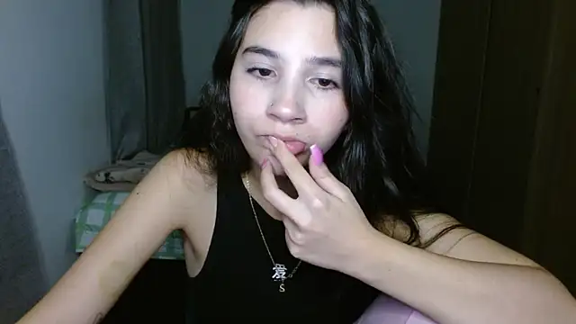 Snapshot of mia__lopez_ chatting on 10/03/25, 02:52 mia lopez online show from 10/03/25, 02:52