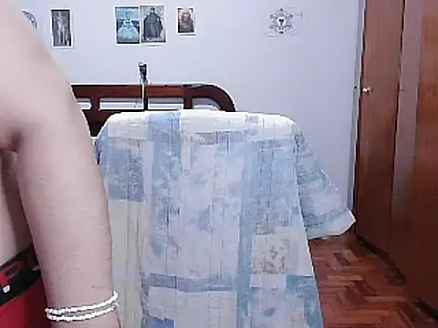 Snapshot of LauraVicttoria361215 chatting on 02/18/25, 01:21 LauraVicttoria361215 online show from 02/18/25, 01:21