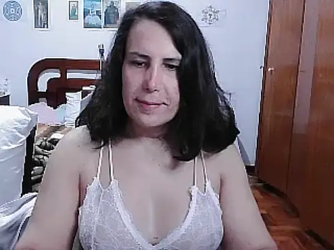 Snapshot of LauraVicttoria361215 chatting on 03/10/25, 10:48 LauraVicttoria361215 online show from 03/10/25, 10:48
