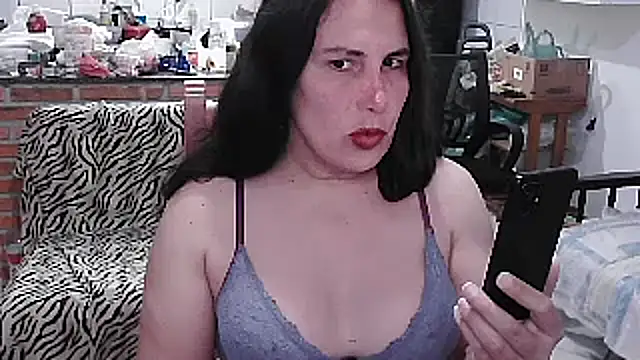 Snapshot of LauraVicttoria361215 chatting on 10/21/25, 10:32 LauraVicttoria361215 online show from 10/21/25, 10:32