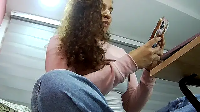 gatubelahot online show from 11/15/25, 12:30