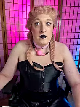 Snapshot of MissLollipop21 chatting on 11/16/25, 02:00 MissLollipop21 online show from 11/16/25, 02:00