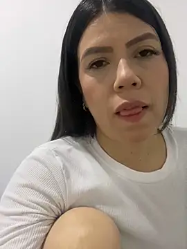 Snapshot of martina_contreras chatting on 12/25/24, 05:16 martina contreras online show from 12/25/24, 05:16