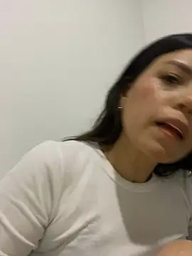 Snapshot of martina_contreras chatting on 12/26/24, 04:10 martina contreras online show from 12/26/24, 04:10