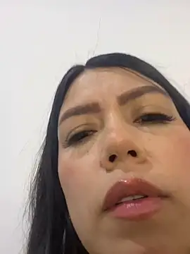 Snapshot of martina_contreras chatting on 12/27/24, 04:04 martina contreras online show from 12/27/24, 04:04