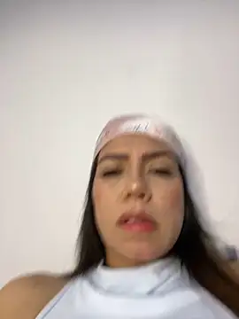 Snapshot of martina_contreras chatting on 12/29/24, 04:27 martina contreras online show from 12/29/24, 04:27