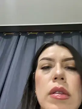 Snapshot of martina_contreras chatting on 02/20/25, 12:30 martina contreras online show from 02/20/25, 12:30
