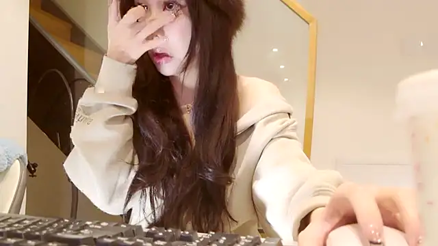 Snapshot of Serena-AU chatting on 01/15/25, 02:13 Serena-AU online show from 01/15/25, 02:13