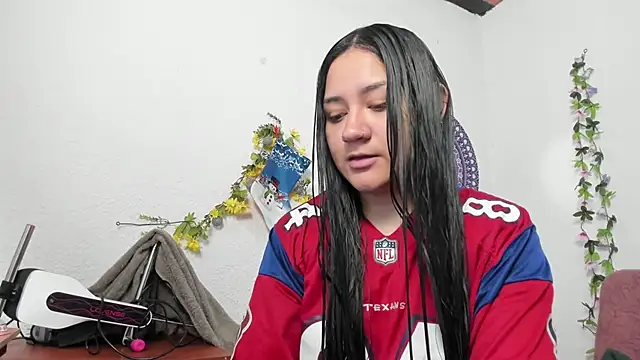 Snapshot of Hanna_moore1 chatting on 01/02/25, 05:39 Hanna moore1 online show from 01/02/25, 05:39