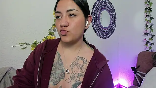 Snapshot of Hanna_moore1 chatting on 02/04/25, 01:02 Hanna moore1 online show from 02/04/25, 01:02