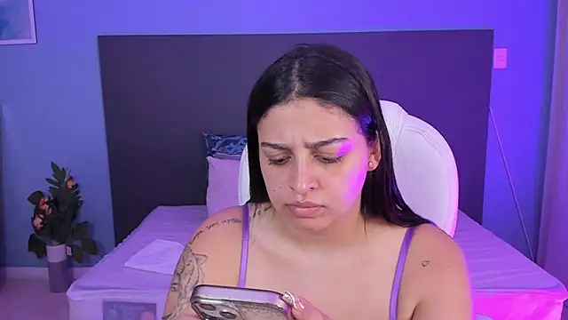Snapshot of kylie_reyes chatting on 01/07/25, 08:42 kylie reyes online show from 01/07/25, 08:42