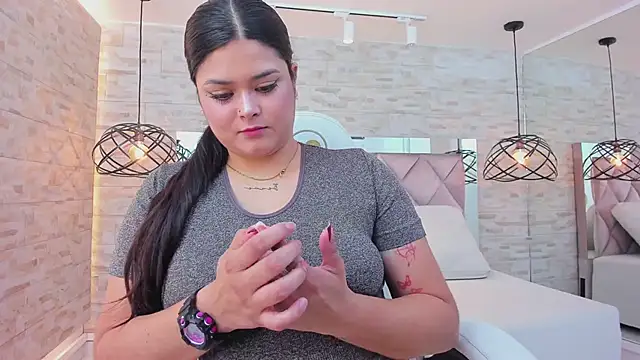 Snapshot of im_mou_ chatting on 01/24/25, 12:52 im mou online show from 01/24/25, 12:52