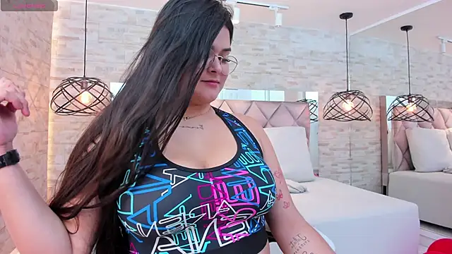 Snapshot of im_mou_ chatting on 02/17/25, 04:04 im mou online show from 02/17/25, 04:04