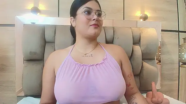 Snapshot of im_mou_ chatting on 09/17/25, 12:51 im mou online show from 09/17/25, 12:51