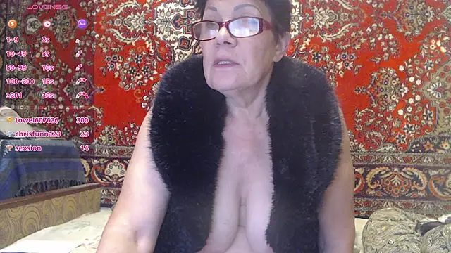 Snapshot of Sandra_Carina chatting on 09/15/25, 08:31 Sandra Carina online show from 09/15/25, 08:31