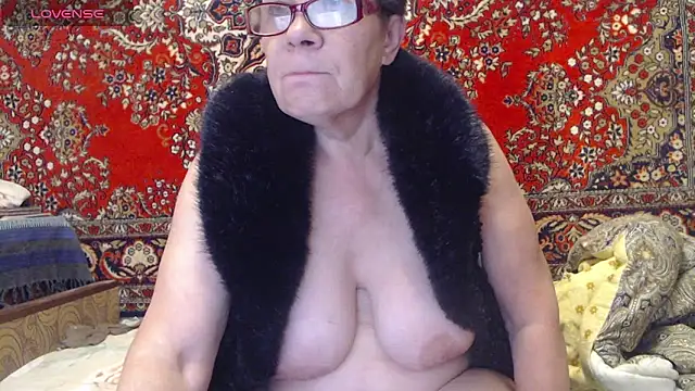 Snapshot of Sandra_Carina chatting on 09/24/25, 08:17 Sandra Carina online show from 09/24/25, 08:17