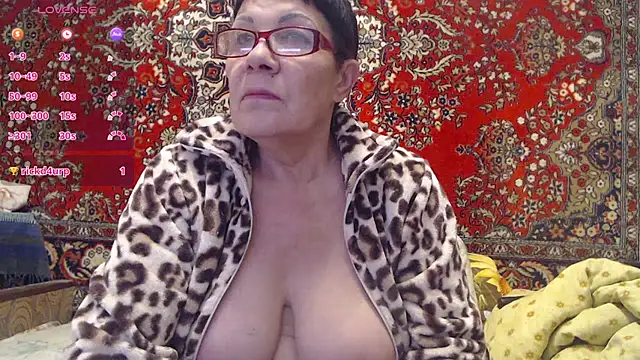Snapshot of Sandra_Carina chatting on 10/14/25, 01:01 Sandra Carina online show from 10/14/25, 01:01