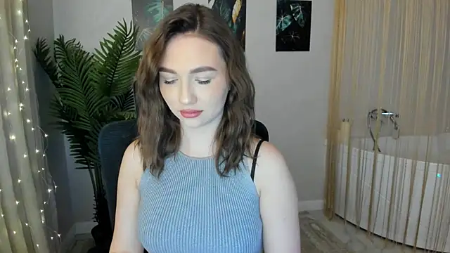 Snapshot of GracefulLook chatting on 02/08/25, 06:44 GracefulLook online show from 02/08/25, 06:44