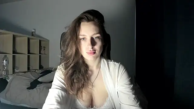 Snapshot of Ella___Bell chatting on 02/24/25, 06:27 Ella Bell online show from 02/24/25, 06:27