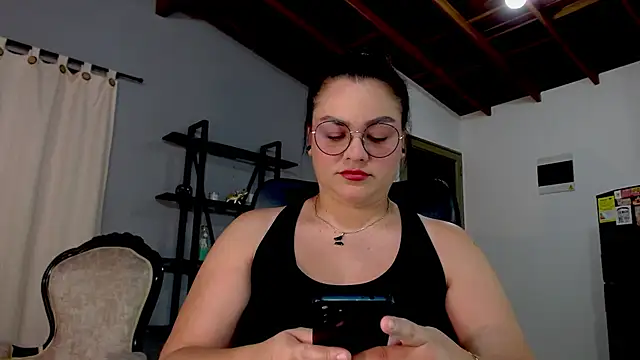 Snapshot of maela1 chatting on 09/22/25, 11:29 maela1 online show from 09/22/25, 11:29