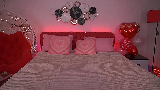 Snapshot of EmilyHalls chatting on 02/14/25, 10:38 EmilyHalls online show from 02/14/25, 10:38