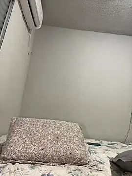 Snapshot of HannaFallow chatting on 12/06/24, 08:18 HannaFallow online show from 12/06/24, 08:18