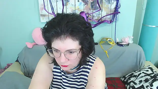 Snapshot of EverlyRays chatting on 12/11/24, 06:58 EverlyRays online show from 12/11/24, 06:58