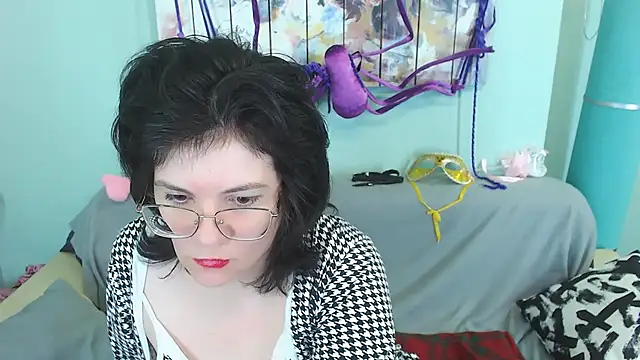 Snapshot of EverlyRays chatting on 12/15/24, 08:47 EverlyRays online show from 12/15/24, 08:47