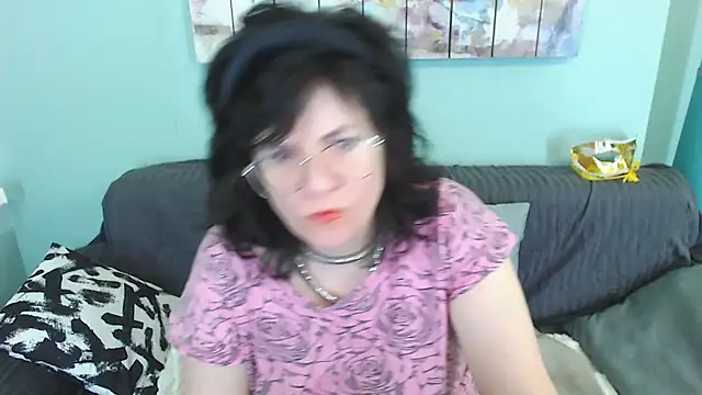 Snapshot of EverlyRays chatting on 01/13/25, 11:30 EverlyRays online show from 01/13/25, 11:30