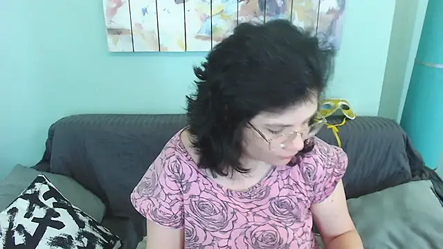Snapshot of EverlyRays chatting on 02/07/25, 11:23 EverlyRays online show from 02/07/25, 11:23