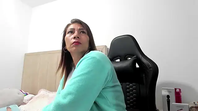 Chloemiller89 online show from 10/17/25, 07:38