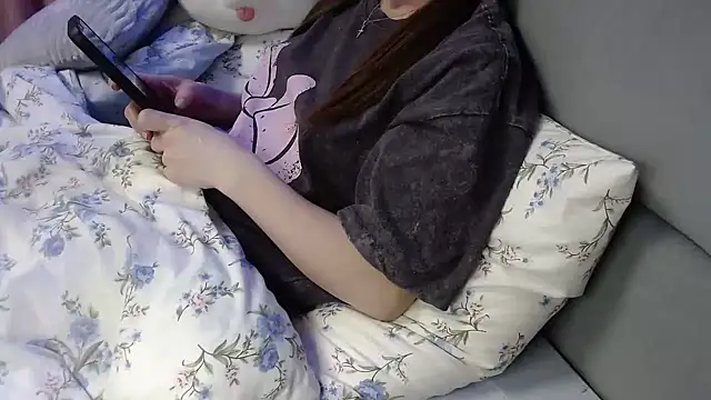 Snapshot of Viktoriiya_bald chatting on 03/08/25, 03:35 Viktoriiya bald online show from 03/08/25, 03:35
