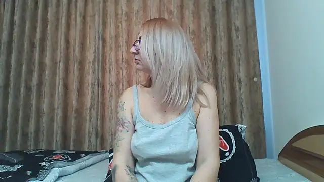 Snapshot of PussyEvely chatting on 01/30/25, 07:39 PussyEvely online show from 01/30/25, 07:39