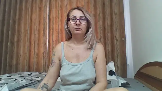 Snapshot of PussyEvely chatting on 03/14/25, 07:04 PussyEvely online show from 03/14/25, 07:04