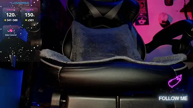 Snapshot of Tom_kio chatting on 11/14/25, 10:18 Tom kio online show from 11/14/25, 10:18