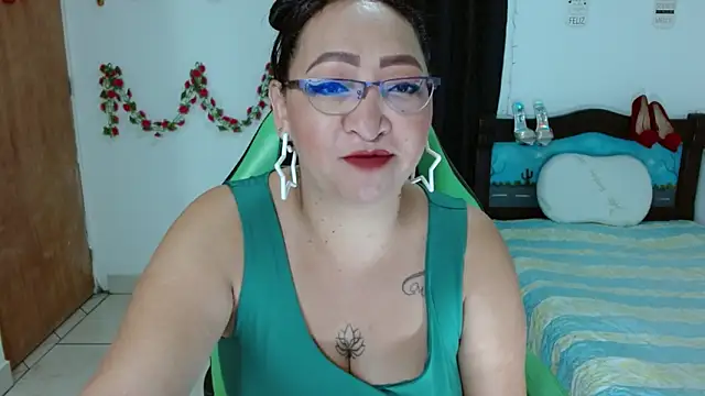 Snapshot of candy_crazy38 chatting on 01/04/25, 09:21 candy crazy38 online show from 01/04/25, 09:21