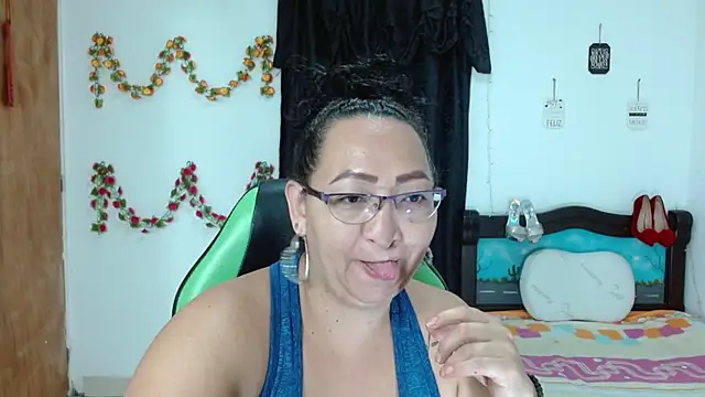 Snapshot of candy_crazy38 chatting on 01/17/25, 10:56 candy crazy38 online show from 01/17/25, 10:56