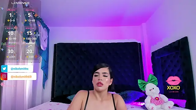 Snapshot of nikolsmithh chatting on 10/28/25, 06:32 nikolsmithh online show from 10/28/25, 06:32