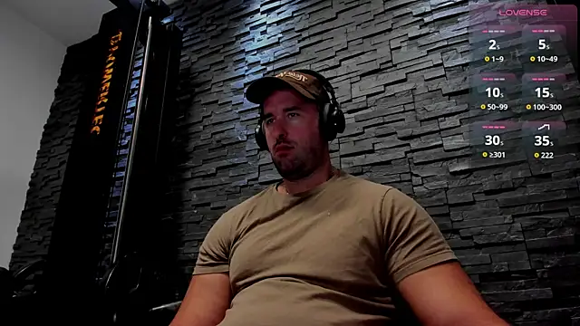 Snapshot of David_Big_Daddy chatting on 10/31/25, 07:37 David Big Daddy online show from 10/31/25, 07:37