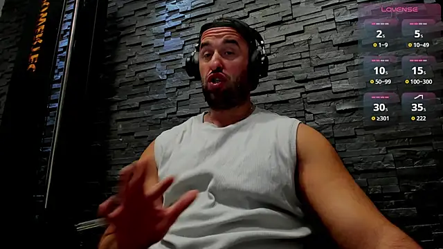 Snapshot of David_Big_Daddy chatting on 11/06/25, 08:21 David Big Daddy online show from 11/06/25, 08:21