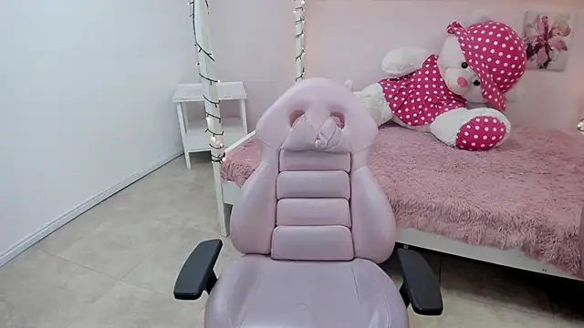 Snapshot of SALMA_G chatting on 01/30/25, 01:42 SALMA G online show from 01/30/25, 01:42