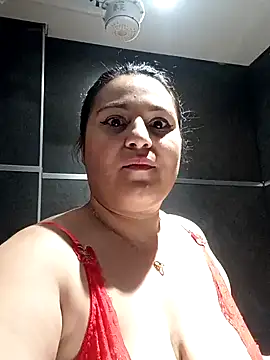 Snapshot of SALMA_G chatting on 02/01/25, 03:28 SALMA G online show from 02/01/25, 03:28