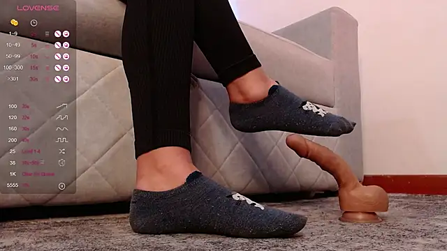 Snapshot of marthina_thompsson chatting on 10/21/25, 01:12 marthina thompsson online show from 10/21/25, 01:12