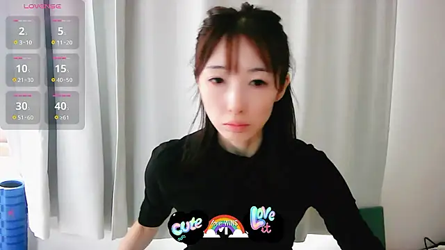 Love me Eri  online show from 10/18/25, 04:04