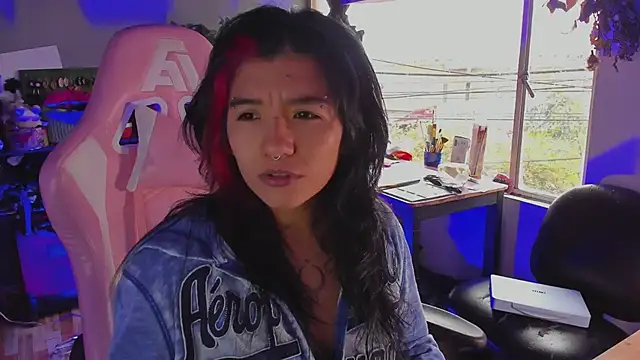 annie walker6 online show from 12/05/25, 08:05